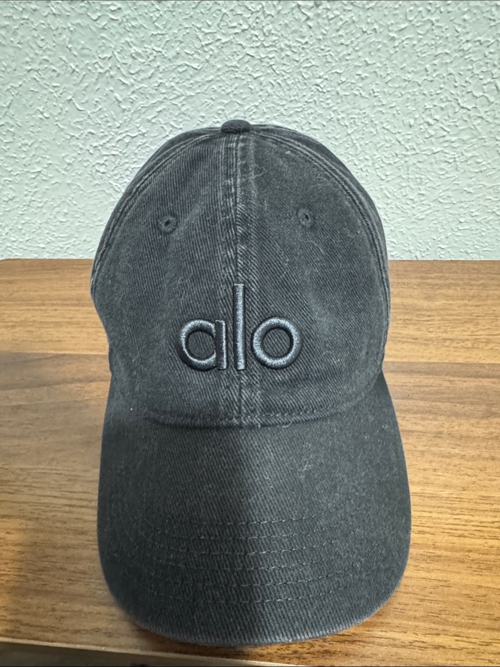 Alo Yoga Washed Off-Duty Cap in vintage black
